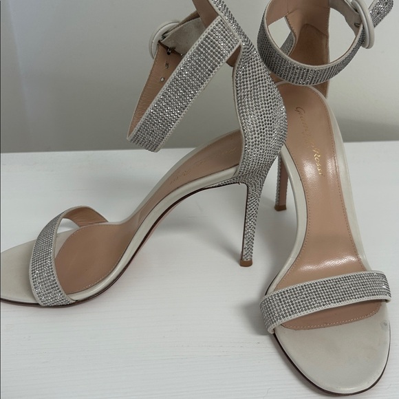 Gianvito Rossi Cream and Silver Heels-38 1/2 - Picture 3 of 7